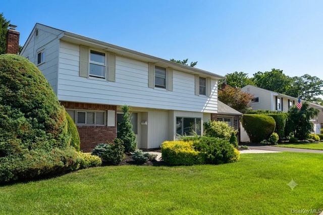 333 N Albany Avenue, Massapequa, NY 11758