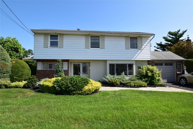 333 N Albany Avenue, Massapequa, NY 11758