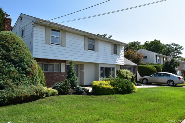 333 N Albany Avenue, Massapequa, NY 11758