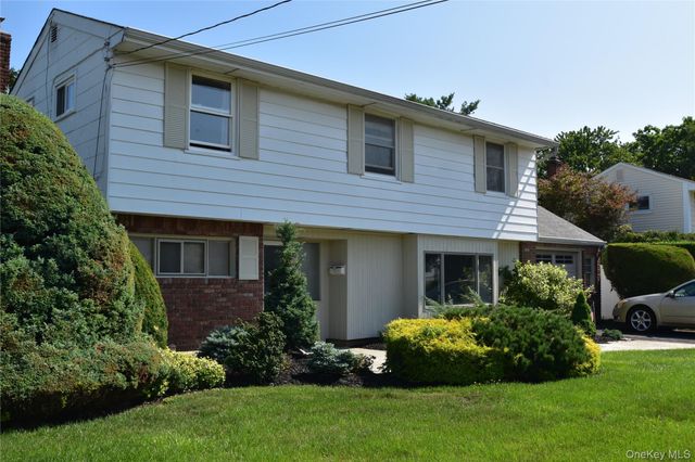 333 N Albany Avenue, Massapequa, NY 11758