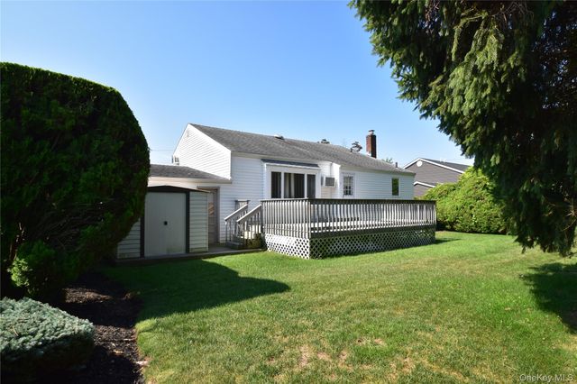 333 N Albany Avenue, Massapequa, NY 11758