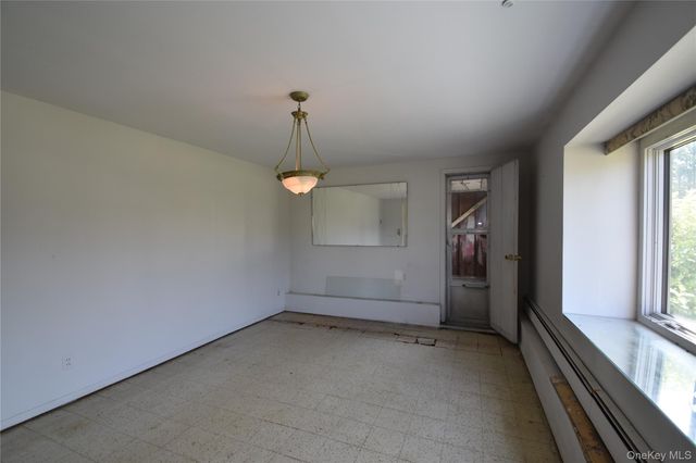 333 N Albany Avenue, Massapequa, NY 11758