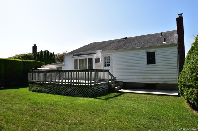 333 N Albany Avenue, Massapequa, NY 11758