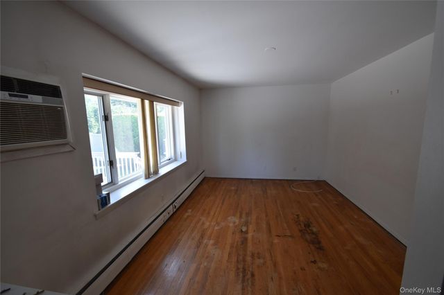 333 N Albany Avenue, Massapequa, NY 11758