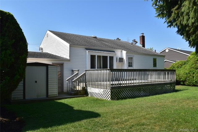 333 N Albany Avenue, Massapequa, NY 11758