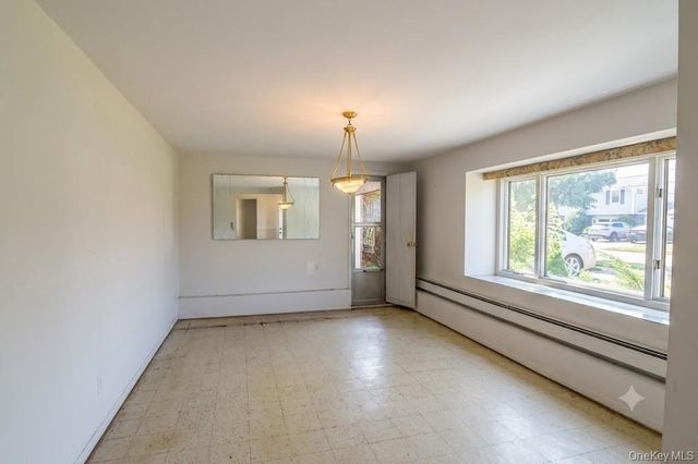 333 N Albany Avenue, Massapequa, NY 11758