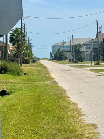882 Gulfview Drive, Crystal Beach, TX 77650