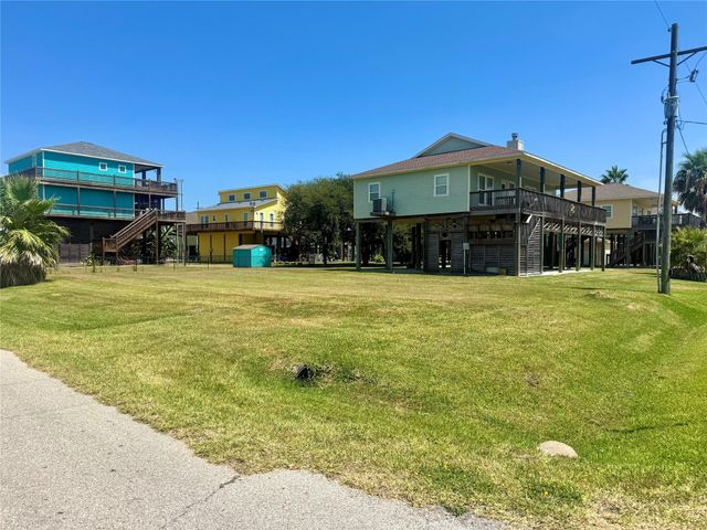882 Gulfview Drive, Crystal Beach, TX 77650