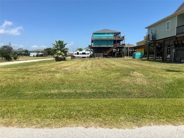 882 Gulfview Drive, Crystal Beach, TX 77650