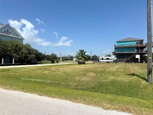 882 Gulfview Drive, Crystal Beach, TX 77650