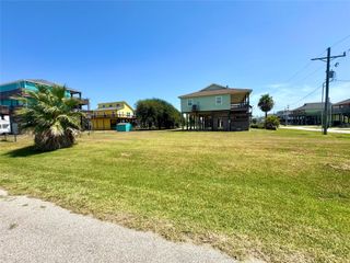 882 Gulfview Drive, Crystal Beach, TX 77650