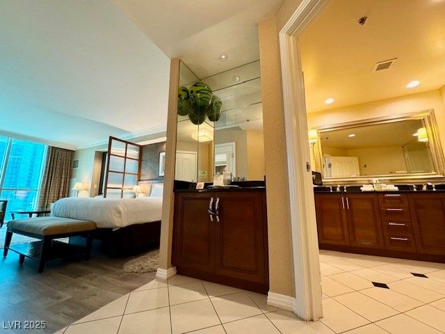 125 East Harmon Avenue 1003, Las Vegas, NV 89109