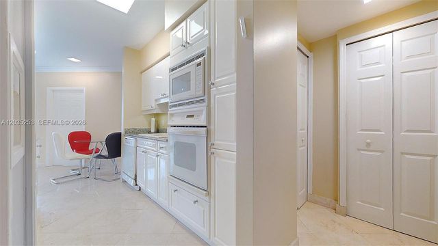 4779 Collins Avenue 2708, Miami Beach, FL 33140