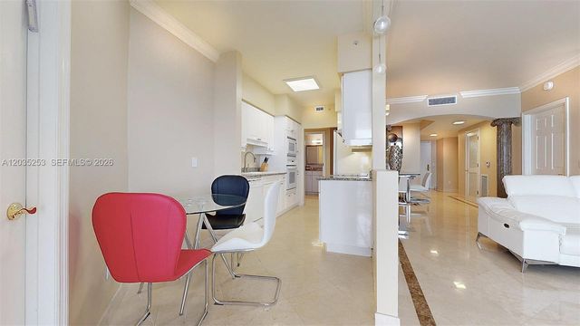 4779 Collins Avenue 2708, Miami Beach, FL 33140