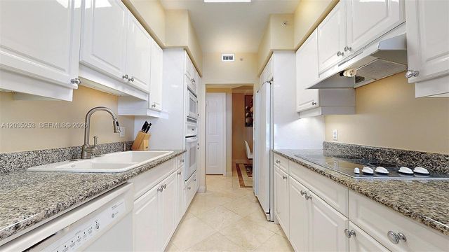 4779 Collins Avenue 2708, Miami Beach, FL 33140