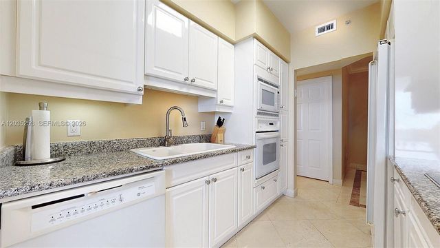 4779 Collins Avenue 2708, Miami Beach, FL 33140