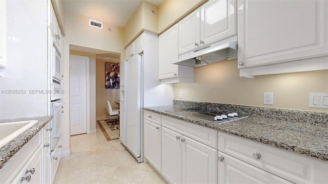 4779 Collins Avenue 2708, Miami Beach, FL 33140