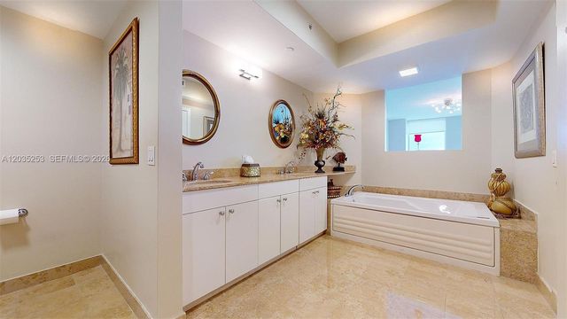 4779 Collins Avenue 2708, Miami Beach, FL 33140