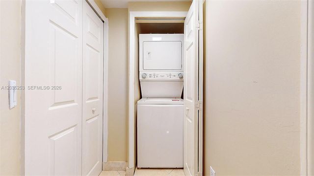 4779 Collins Avenue 2708, Miami Beach, FL 33140