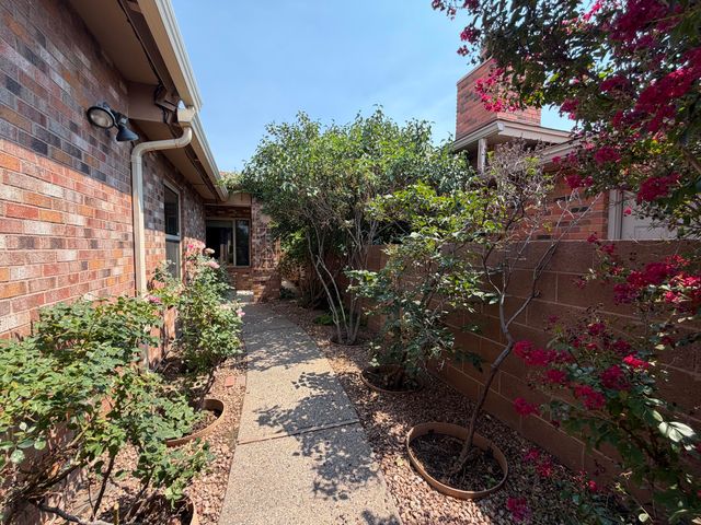 9212 Admiral Lowell Avenue NE, Albuquerque, NM 87111