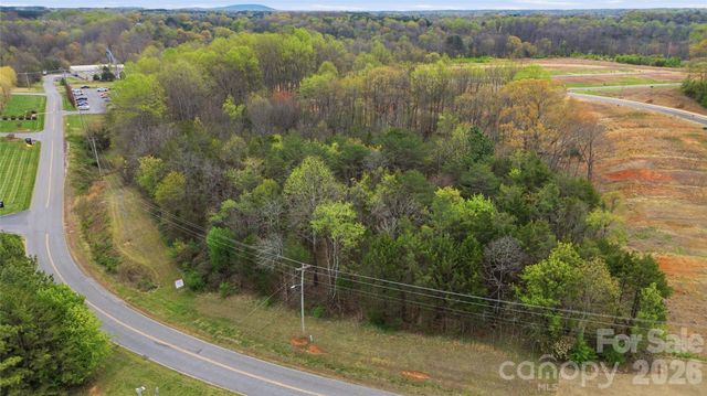 1821 Gkn Way, Newton, NC 28658