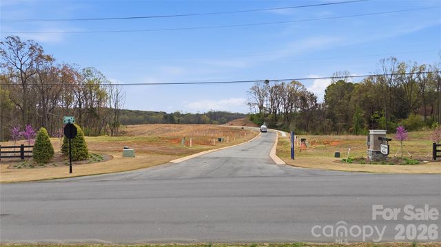 1821 Gkn Way, Newton, NC 28658