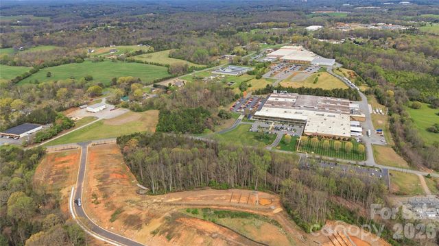 1821 Gkn Way, Newton, NC 28658