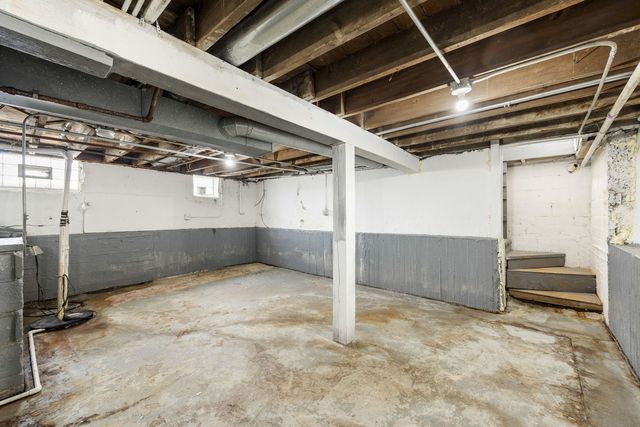 15 155th Street, Calumet City, IL 60409