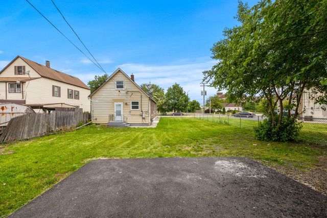 15 155th Street, Calumet City, IL 60409