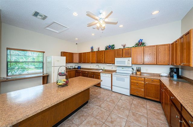 1686 SEASCAPE CIRCLE, Tarpon Springs, FL 34689