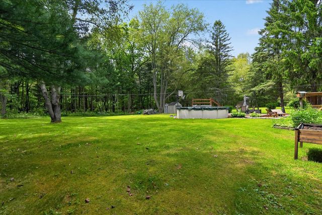 7300 W Victoria Drive, Laingsburg, MI 48848