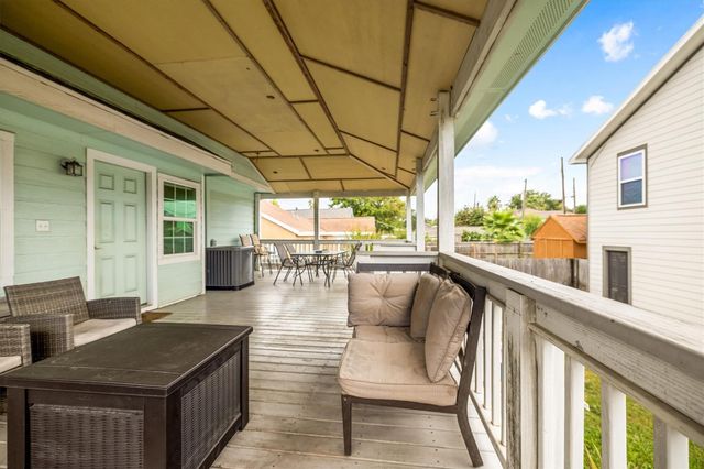 5219 Avenue Q, Galveston, TX 77551