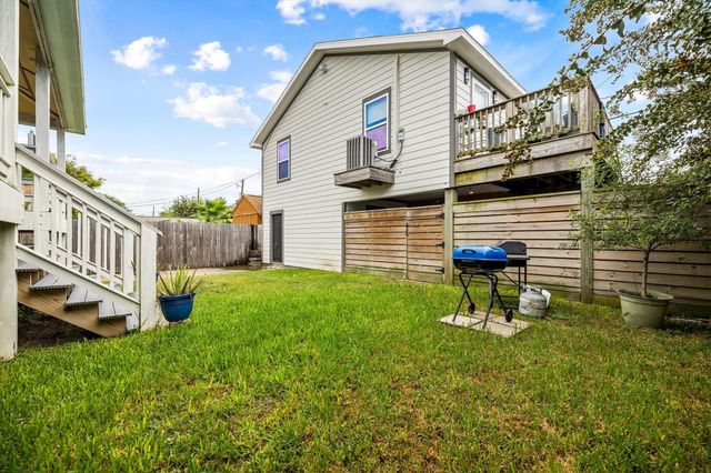 5219 Avenue Q, Galveston, TX 77551