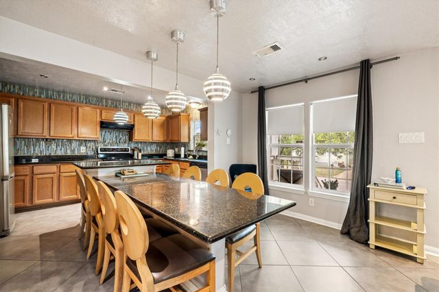 5219 Avenue Q, Galveston, TX 77551