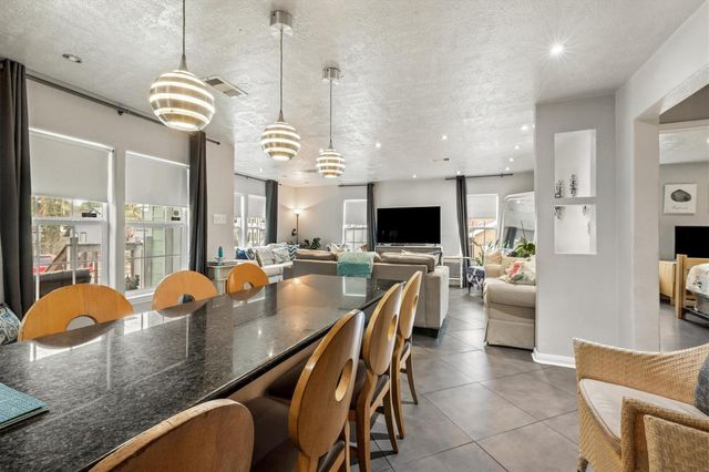 5219 Avenue Q, Galveston, TX 77551