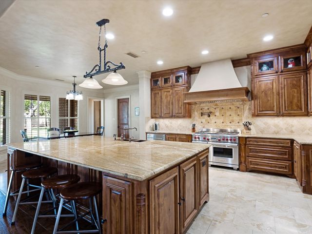 2965 S Sunbeck Circle, Farmers Branch, TX 75234