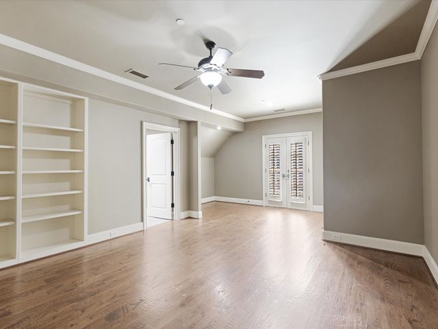 2965 S Sunbeck Circle, Farmers Branch, TX 75234