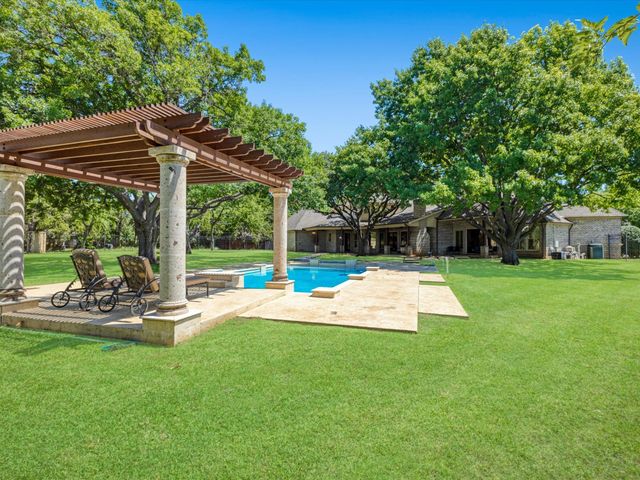 2965 S Sunbeck Circle, Farmers Branch, TX 75234