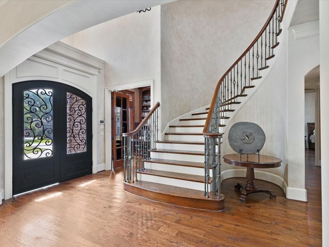 2965 S Sunbeck Circle, Farmers Branch, TX 75234