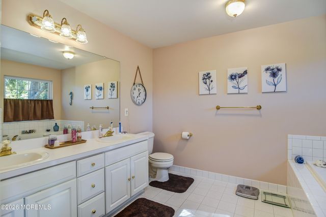 6 Northgate Drive, Englishtown, NJ 07726