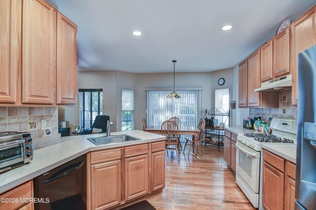 6 Northgate Drive, Englishtown, NJ 07726