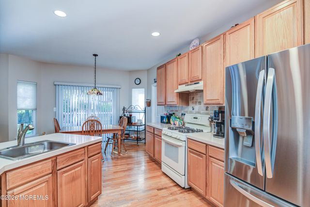 6 Northgate Drive, Englishtown, NJ 07726