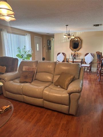 8848 OAK CIRCLE, Tampa, FL 33615