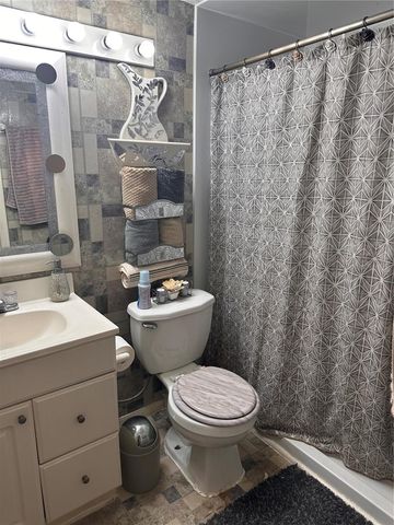 8848 OAK CIRCLE, Tampa, FL 33615