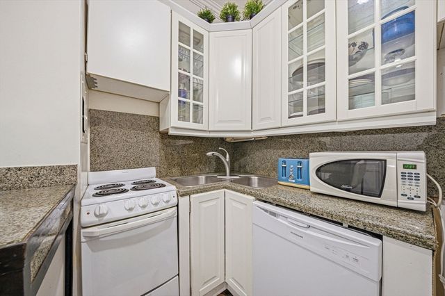 21 Beacon St 4G, Boston, MA 02108