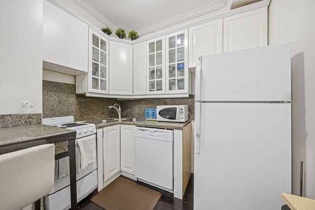 21 Beacon St 4G, Boston, MA 02108