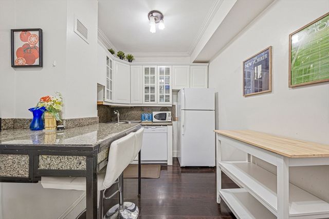 21 Beacon St 4G, Boston, MA 02108