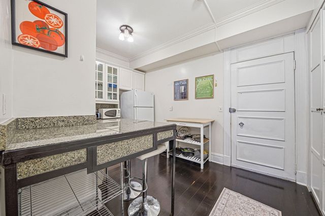 21 Beacon St 4G, Boston, MA 02108