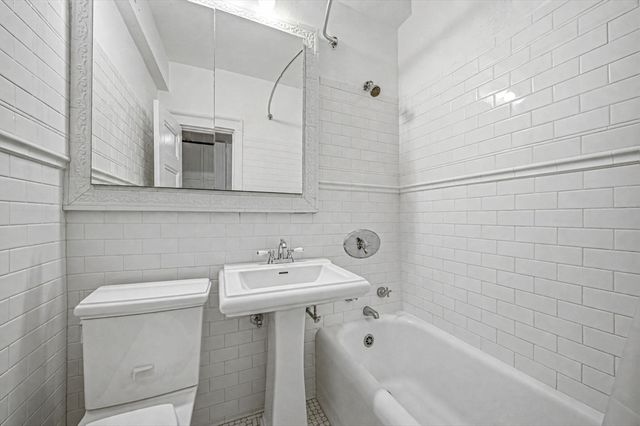 21 Beacon St 4G, Boston, MA 02108