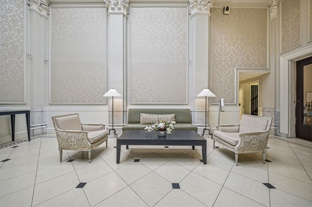 21 Beacon St 4G, Boston, MA 02108